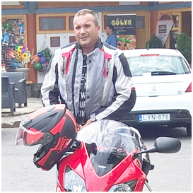  Simon László